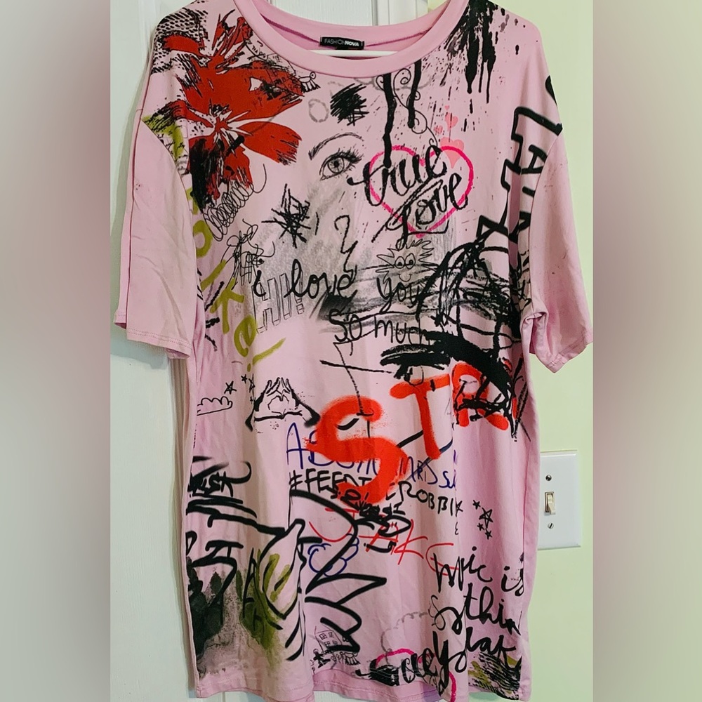 Women’s XL Fashion Nova Short Sleeve Graphic Shirt